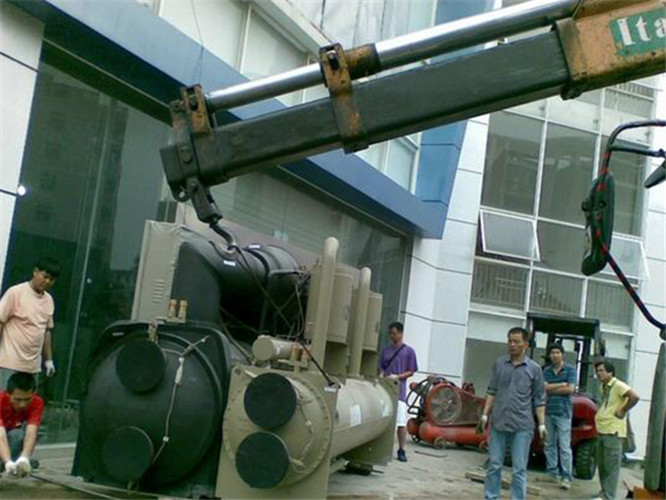 河西区随车吊和汽车吊的核心区别是什么？哪种更省钱？